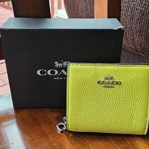 Coach Snap Wallet With Signature Canvas Interior